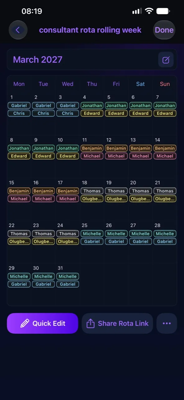 Semana cíclica da escala de consultores no tema escuro do aplicativo, com colaboradores identificados por cores em um calendário de março de 2027