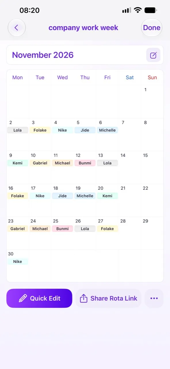 Escala semanal de trabalho da empresa no tema claro do aplicativo, com colaboradores identificados por cores em um calendário de novembro de 2026